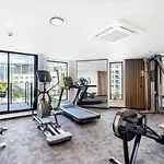 Beautiful Designed Apartment With Pool Gym Sauna