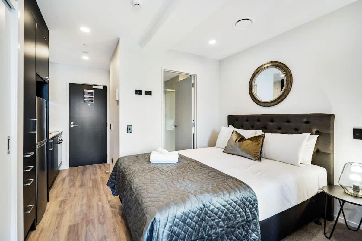 Apartment Beautiful Designed With Pool Gym Sauna Auckland